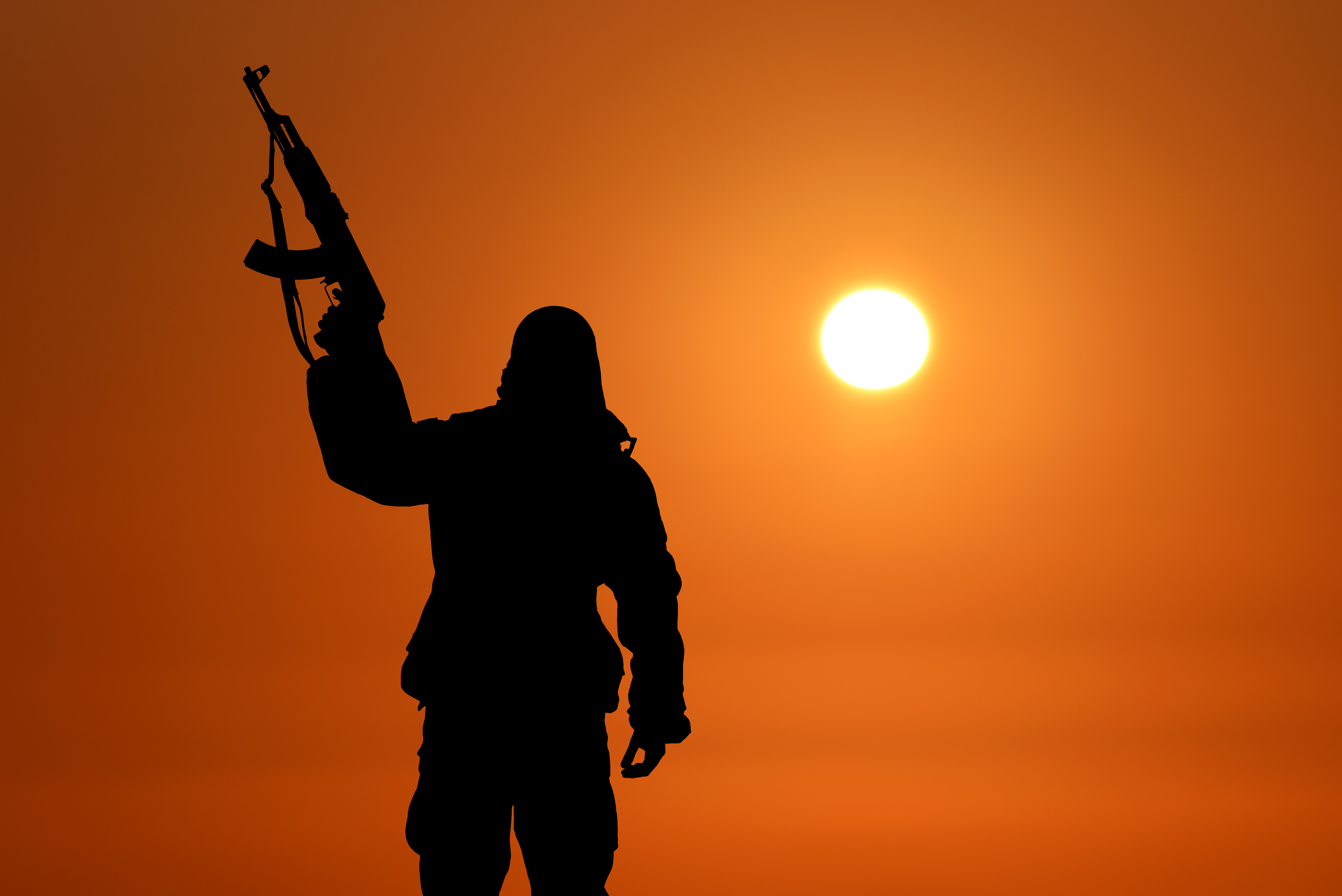 Террорист. Арабханов Рустам Шерифович. Солдат на фоне заката. Военный на закате. Солдат на фоне солнца.